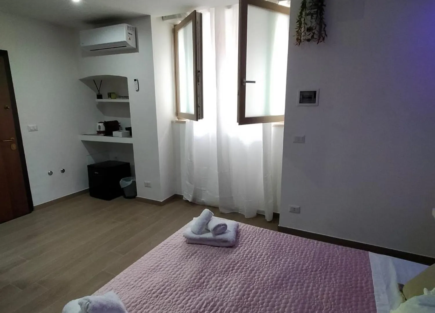 Blueroom Asso Bari 0*,  Italy